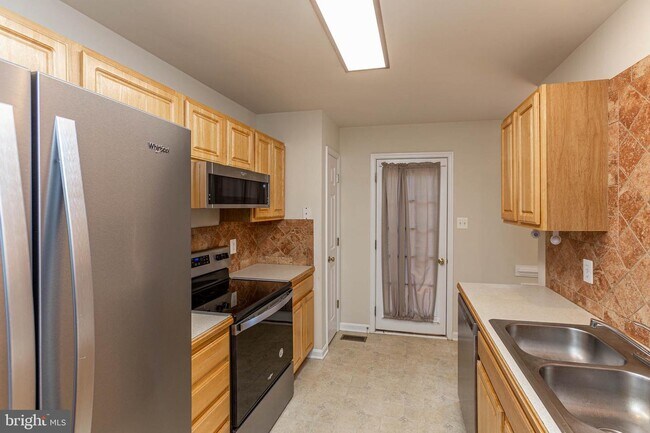 Building Photo - 34 Hidden Lake Dr