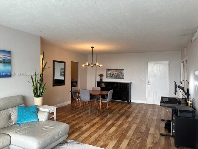 Building Photo - 3001 S Ocean Dr