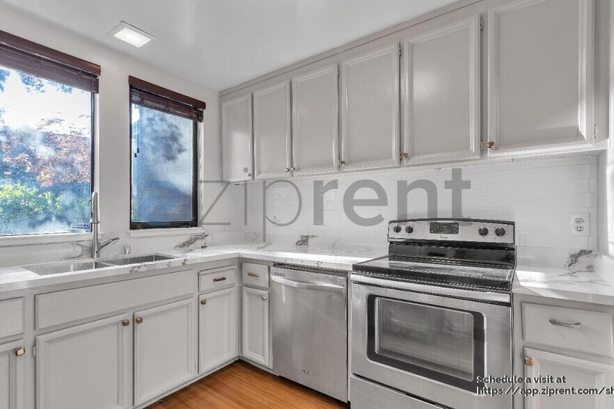 Building Photo - 123 Buckelew St