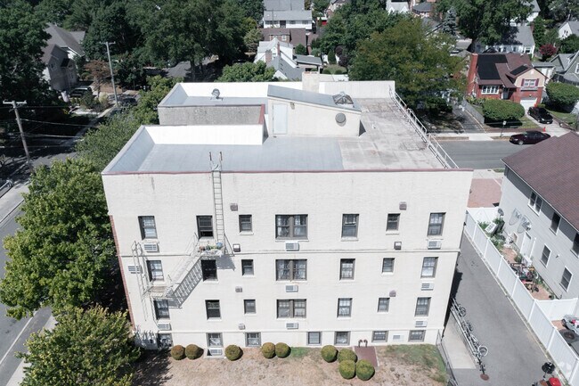 Building Photo - 214 Linden Ave