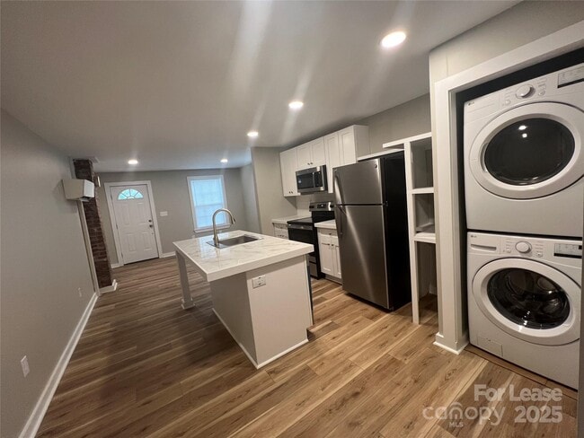 Building Photo - 532 N Church St