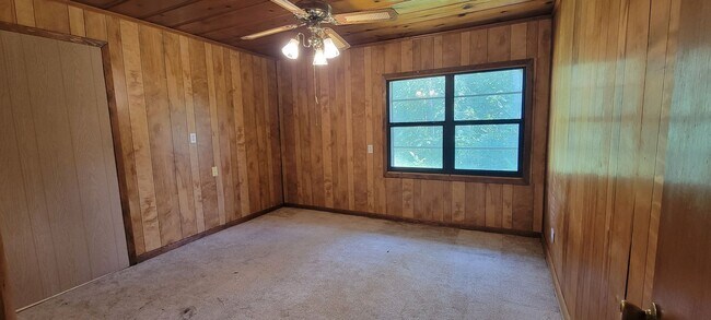 Building Photo - 2/1 Duplex Towards Cave City - 6-12 MONTH ...