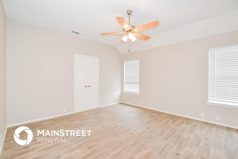 Building Photo - 6413 Hampstead Dr