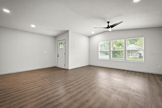 Building Photo - 1594 W 22nd St