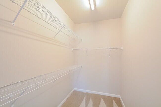 Building Photo - 288 Lakemont Dr