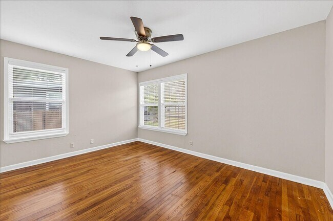 Building Photo - 929 Ashland Dr