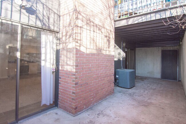 Building Photo - Ridgewood Condo 1 Bed Apartment W/ Pool & Clubhouse!