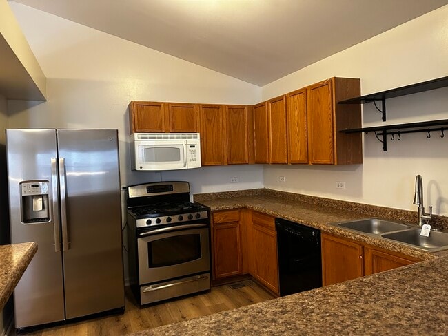 Building Photo - 1121 Symphony Dr