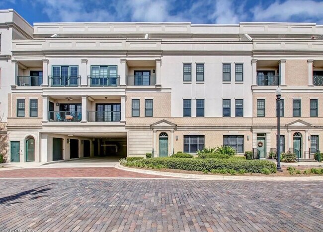 Building Photo - 1661 Riverside Ave