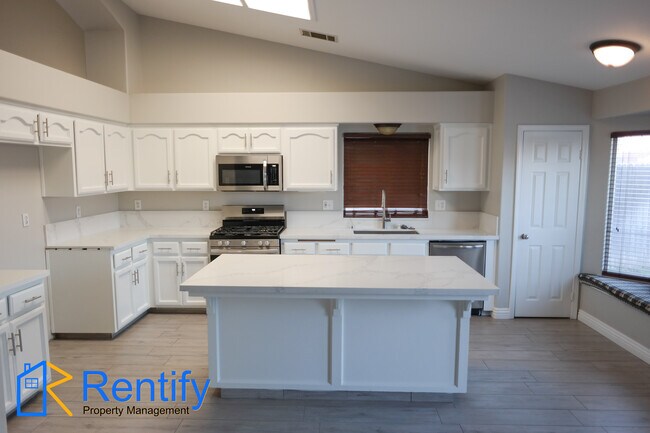 Building Photo - 3908 White Sands Dr