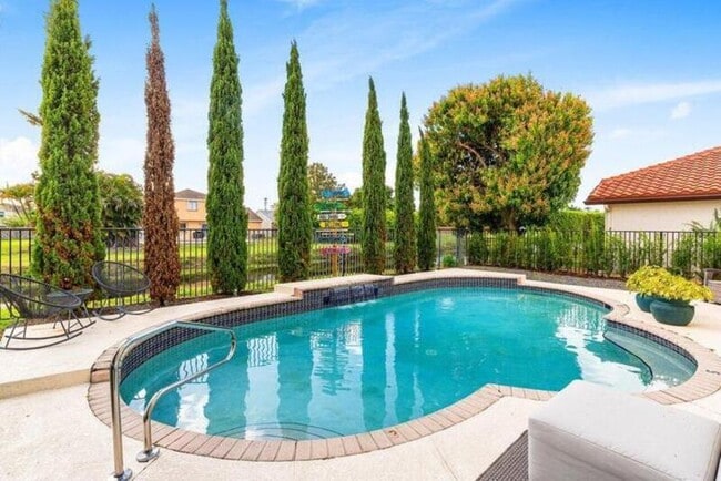 Building Photo - 9507 Lake Serena Dr