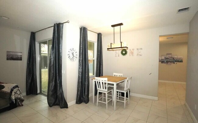 Building Photo - 1271 NW Leonardo Cir