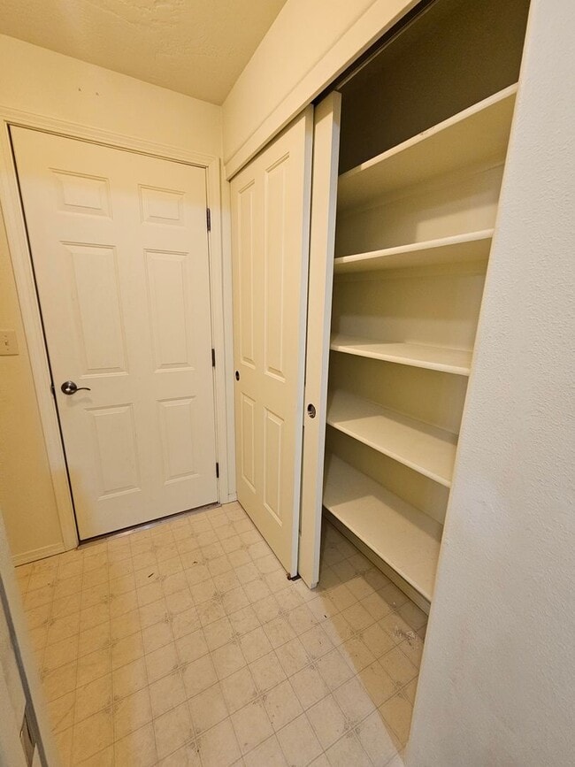 Building Photo - Lovely Central Point Home in Convenient Location