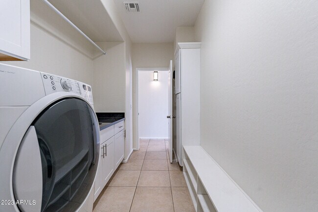 Building Photo - 2943 E Quiet Hollow Ln