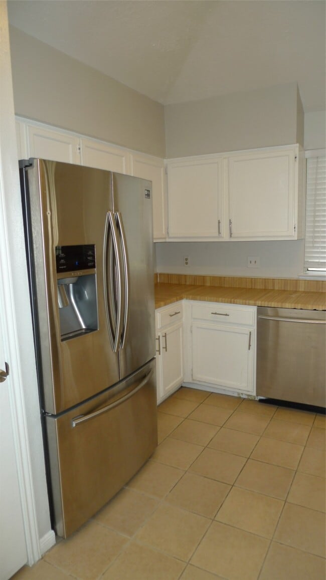 Building Photo - 7015 Caladero Dr