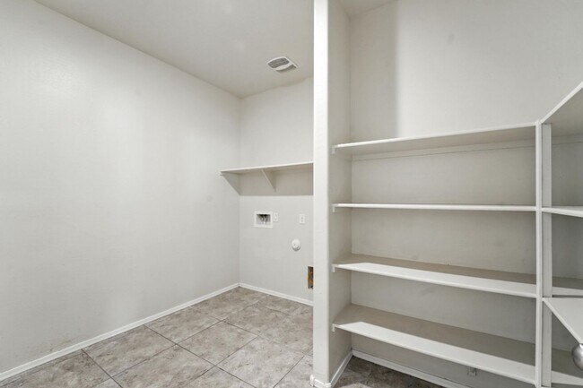 Building Photo - Rare Find! Spacious 3-Bed, 2-Bath + 3-Car ...