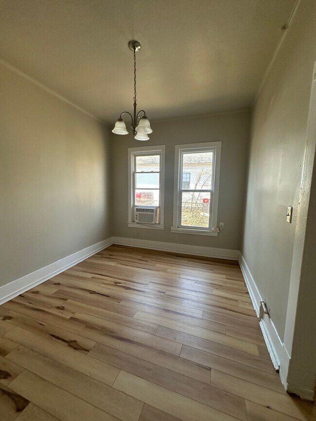 Building Photo - $1,100.00 MOVE-IN-SPECIAL