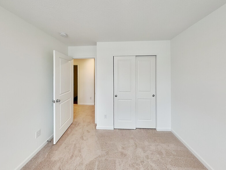 Building Photo - 8662 Hollander Dr