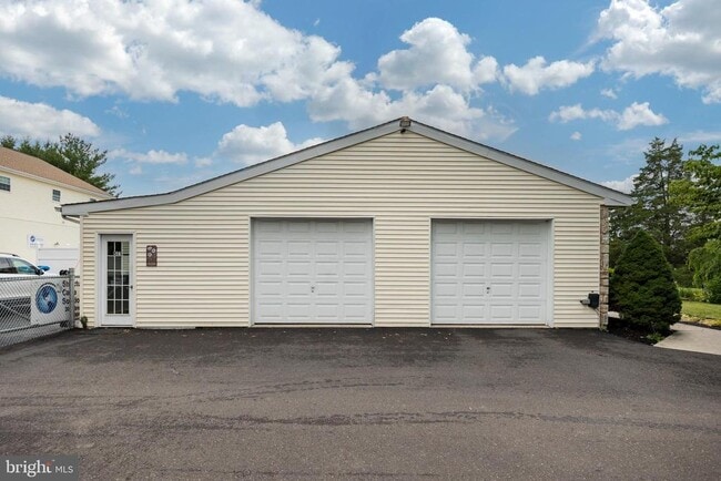 Building Photo - 2066 Bridge Rd