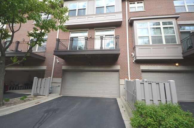 Building Photo - 756 N Aspen Dr