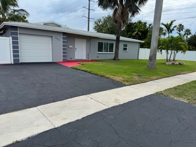 Primary Photo - 6904 Doral