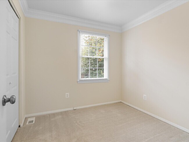 Building Photo - 8403 Thompson Rd