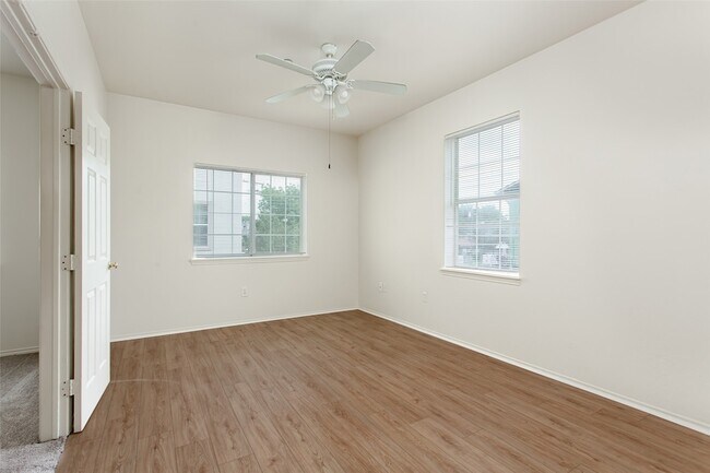 Building Photo - 4713 Virginia Ave