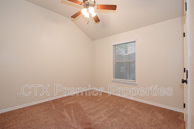 Building Photo - 2040 Chinquapin Ln
