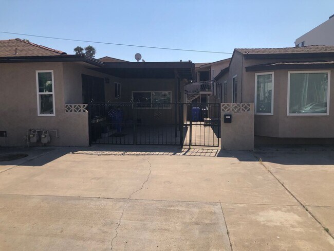 Building Photo - Studio in Central Point Loma