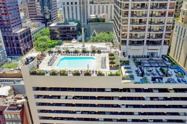 Building Photo - 30 E Huron St