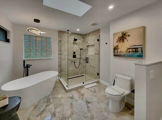 Building Photo - 5940 NE 22nd Ave