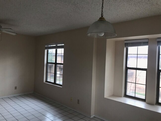 Building Photo - 201 Martingale