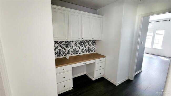 Building Photo - 25 El Jardin St