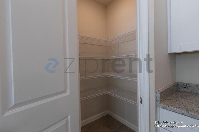 Building Photo - 458 Salisbury Cir