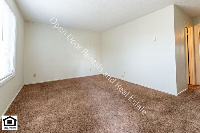 Building Photo - 926 East Ave