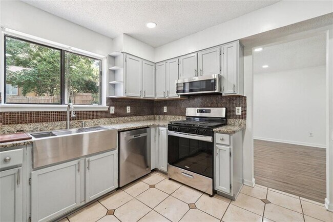 Building Photo - 5320 Kelleys Creek Dr