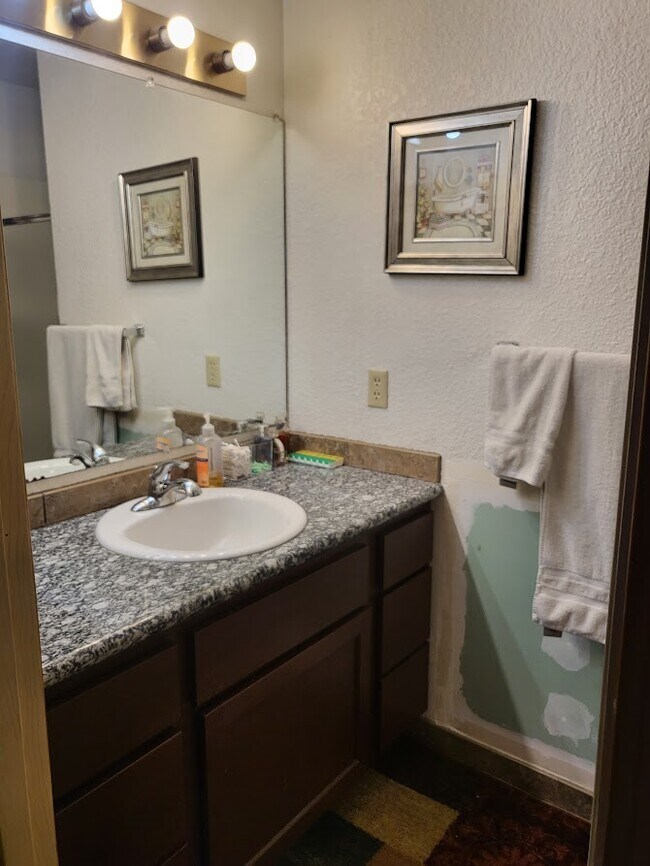 Building Photo - 10964 Brentwood Ln