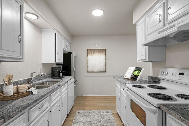 Building Photo - Beautifully Remodeled Duplex in Duncanville