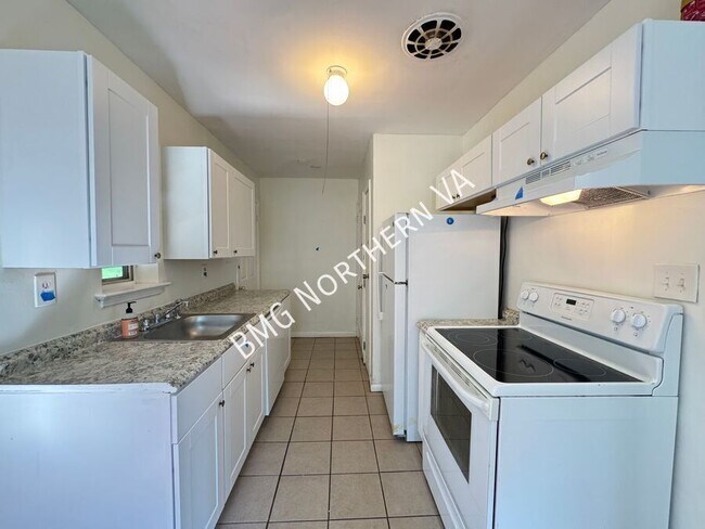 Building Photo - 7046 Lee Park Ct