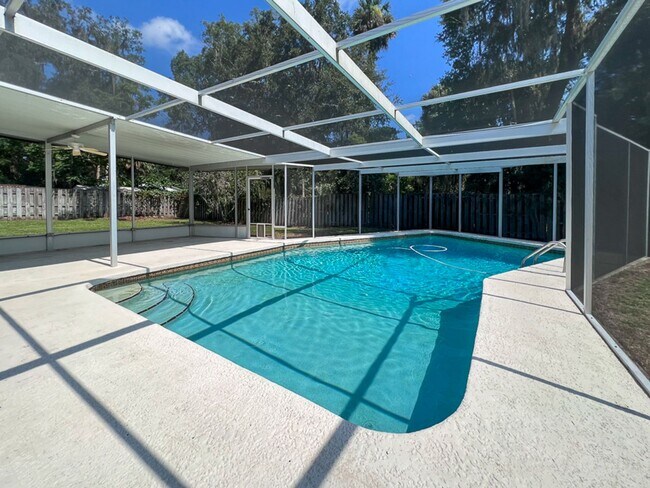 Building Photo - 3BR/2BA Pet Friendly Pool Home in McIntosh...