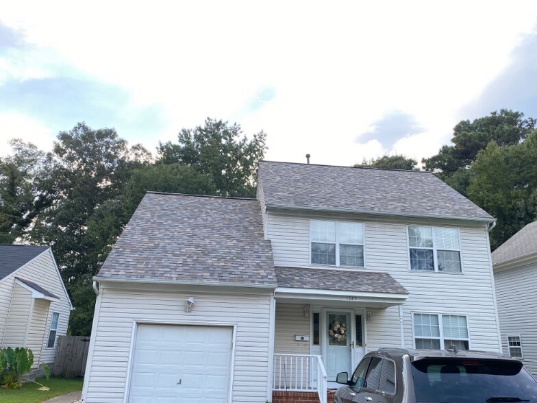 Primary Photo - 1325 Oleander Ave