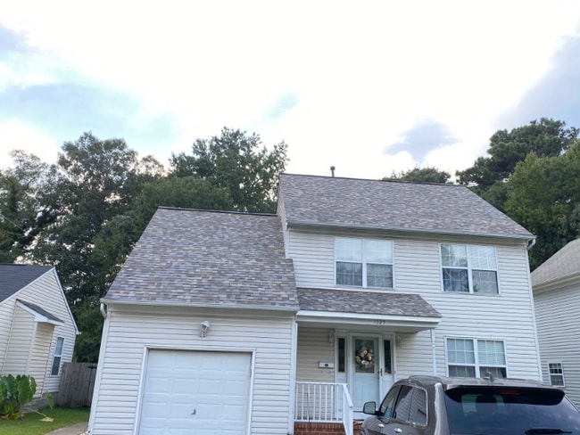 Building Photo - 1325 Oleander Ave