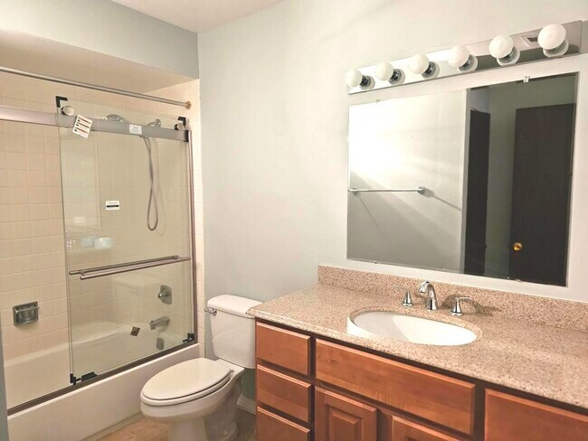 Building Photo - 1018 Castilian Ct