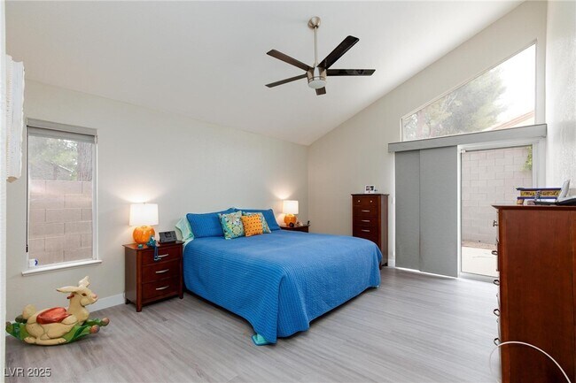 Building Photo - 9836 Russett Wood Cir