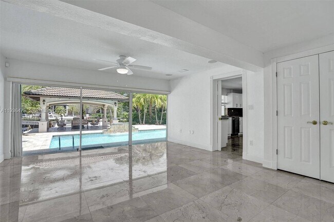 Building Photo - 13105 Biscayne Island Terrace