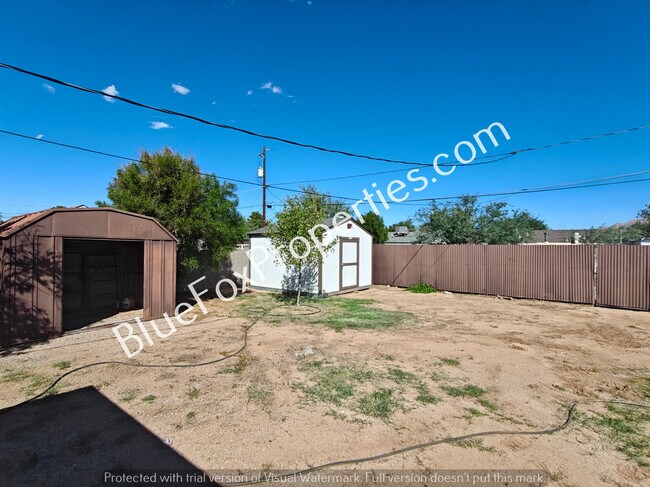 Building Photo - 907 E Weymouth St