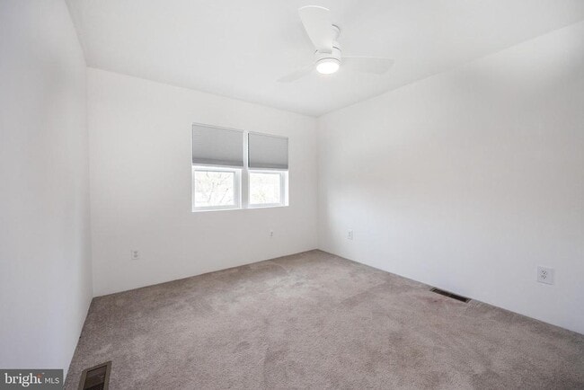 Building Photo - 353 William St