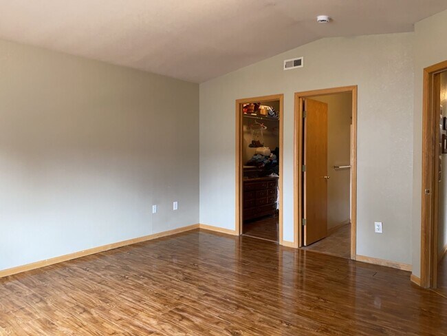 Building Photo - 3 Bed, 2 Bath Duplex in West Fort Collins close to Foothills