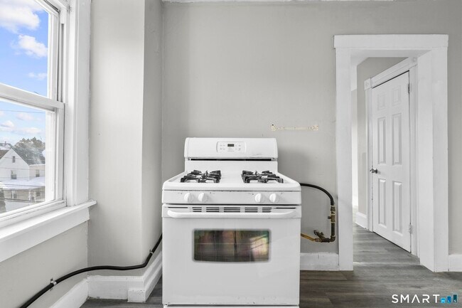 Building Photo - 313 High St