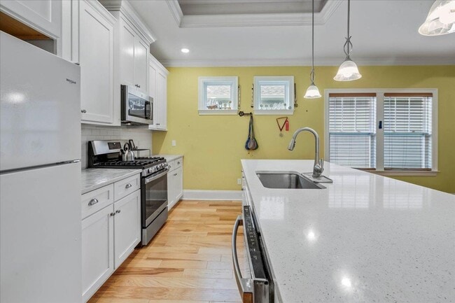 Building Photo - 855 Avery Park Dr